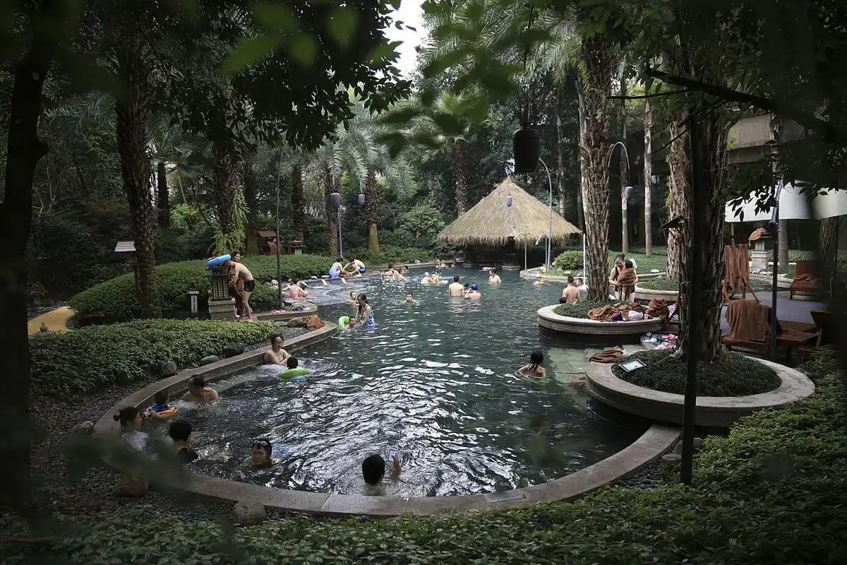 天冷哪里泡溫泉？重慶有沒(méi)有“假溫泉”？溫泉分布在哪些區(qū)域？-地大熱能